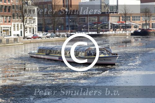 Amsterdam 4 februari 2012
Rondvaartboot op de grachten van amsterdam waar ijs ligt
Peter Smulders bv