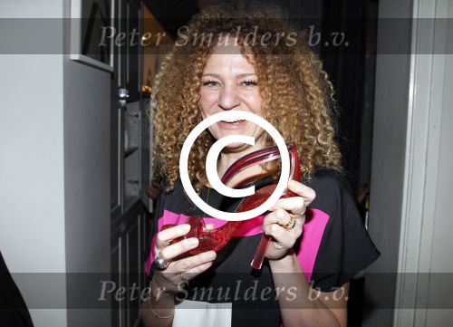 Amsterdam 1 februari 2012
Prsentatie van de nieuw LG Prada telefoon bij Bocinq. Hadassah de Boer met haar internationale prijs
Peter Smulders bv