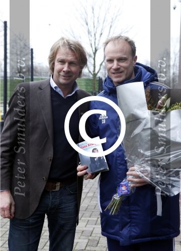 Amsterdam 14 februari 2012
Hans Kraay met zijn vrouw Sophie en schrijver Iwan Tol bij presentatie boek bij ajax op de toekomst. Hans met Dennis Bergkamp
Peter Smulders bv