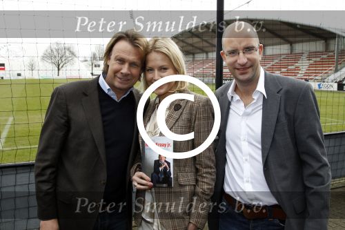Amsterdam 14 februari 2012
Hans Kraay met zijn vrouw Sophie en schrijver Iwan Tol bij presentatie boek bij ajax op de toekomst.
Peter Smulders bv