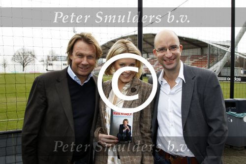 Amsterdam 14 februari 2012
Hans Kraay met zijn vrouw Sophie en schrijver Iwan Tol bij presentatie boek bij ajax op de toekomst.
Peter Smulders bv