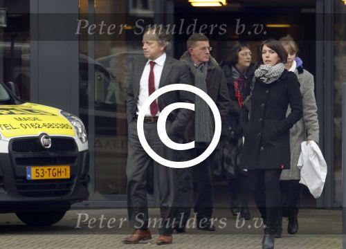 Made, 16 Februari 2012
Minister van Landbouw Henk Bleker (58 jaar) samen met zijn vriendin, Barbara Rijlaarsdam (26 jaar), journaliste bij het NRC nadat ze samen met de moeder van Barbara op bezoek zijn geweest bij de oma van Barbara.
Foto Peter Smulders BV