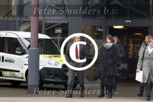 Made, 16 Februari 2012
Minister van Landbouw Henk Bleker (58 jaar) samen met zijn vriendin, Barbara Rijlaarsdam (26 jaar), journaliste bij het NRC nadat ze samen met de moeder van Barbara op bezoek zijn geweest bij de oma van Barbara.
Foto Peter Smulders BV