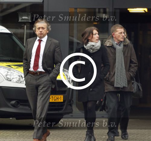 Made, 16 Februari 2012
Minister van Landbouw Henk Bleker (58 jaar) samen met zijn vriendin, Barbara Rijlaarsdam (26 jaar), journaliste bij het NRC nadat ze samen met de moeder van Barbara op bezoek zijn geweest bij de oma van Barbara.
Foto Peter Smulders BV