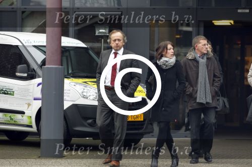 Made, 16 Februari 2012
Minister van Landbouw Henk Bleker (58 jaar) samen met zijn vriendin, Barbara Rijlaarsdam (26 jaar), journaliste bij het NRC nadat ze samen met de moeder van Barbara op bezoek zijn geweest bij de oma van Barbara.
Foto Peter Smulders BV