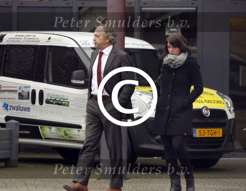 Made, 16 Februari 2012
Minister van Landbouw Henk Bleker (58 jaar) samen met zijn vriendin, Barbara Rijlaarsdam (26 jaar), journaliste bij het NRC nadat ze samen met de moeder van Barbara op bezoek zijn geweest bij de oma van Barbara.
Foto Peter Smulders BV