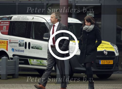 Made, 16 Februari 2012
Minister van Landbouw Henk Bleker (58 jaar) samen met zijn vriendin, Barbara Rijlaarsdam (26 jaar), journaliste bij het NRC nadat ze samen met de moeder van Barbara op bezoek zijn geweest bij de oma van Barbara.
Foto Peter Smulders BV