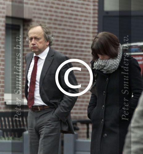 Made, 16 Februari 2012
Minister van Landbouw Henk Bleker (58 jaar) samen met zijn vriendin, Barbara Rijlaarsdam (26 jaar), journaliste bij het NRC nadat ze samen met de moeder van Barbara op bezoek zijn geweest bij de oma van Barbara.
Foto Peter Smulders BV