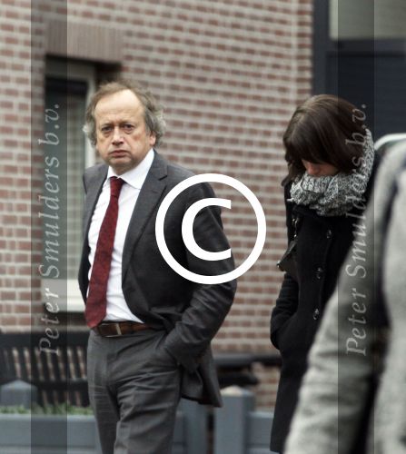 Made, 16 Februari 2012
Minister van Landbouw Henk Bleker (58 jaar) samen met zijn vriendin, Barbara Rijlaarsdam (26 jaar), journaliste bij het NRC nadat ze samen met de moeder van Barbara op bezoek zijn geweest bij de oma van Barbara.
Foto Peter Smulders BV