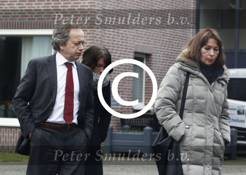 Made, 16 Februari 2012
Minister van Landbouw Henk Bleker (58 jaar) samen met zijn vriendin, Barbara Rijlaarsdam (26 jaar), journaliste bij het NRC nadat ze samen met de moeder van Barbara op bezoek zijn geweest bij de oma van Barbara.
Foto Peter Smulders BV