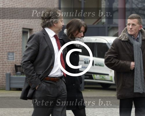 Made, 16 Februari 2012
Minister van Landbouw Henk Bleker (58 jaar) samen met zijn vriendin, Barbara Rijlaarsdam (26 jaar), journaliste bij het NRC nadat ze samen met de moeder van Barbara op bezoek zijn geweest bij de oma van Barbara.
Foto Peter Smulders BV