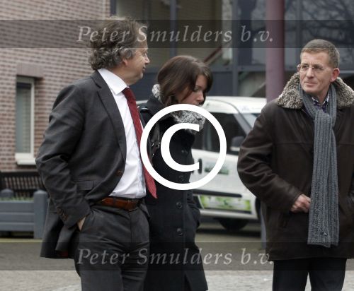 Made, 16 Februari 2012
Minister van Landbouw Henk Bleker (58 jaar) samen met zijn vriendin, Barbara Rijlaarsdam (26 jaar), journaliste bij het NRC nadat ze samen met de moeder van Barbara op bezoek zijn geweest bij de oma van Barbara.
Foto Peter Smulders BV