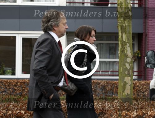 Made, 16 Februari 2012
Minister van Landbouw Henk Bleker (58 jaar) samen met zijn vriendin, Barbara Rijlaarsdam (26 jaar), journaliste bij het NRC nadat ze samen met de moeder van Barbara op bezoek zijn geweest bij de oma van Barbara.
Foto Peter Smulders BV