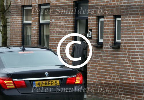 Made, 16 Februari 2012
Minister van Landbouw Henk Bleker (58 jaar) samen met zijn vriendin, Barbara Rijlaarsdam (26 jaar), journaliste bij het NRC nadat ze samen met de moeder van Barbara op bezoek zijn geweest bij de oma van Barbara.
Foto Peter Smulders BV