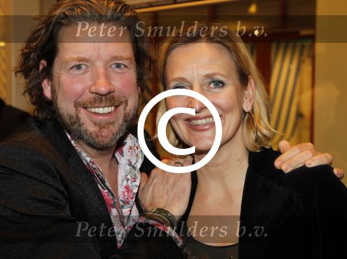Hoofddorp 6 februari 2012
Premiere eten met vrienden met oa Rick Engelkes Lone v Roosendaal Miryanna v Reeden en Kees Boot in de schouwburg van Hoofddorp. Henkjan Smits met vrouw
Peter Smulders bv