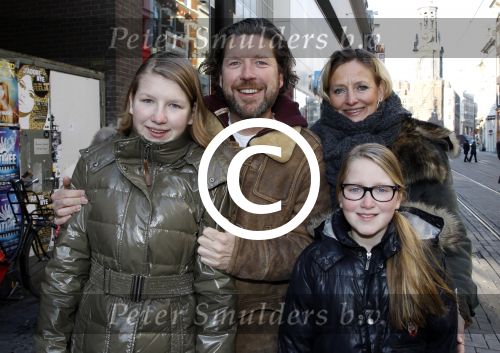 Amsterdam 11 februari 2012
Premiere Tony 10 in Tuschinski. Henkjan Smits met vrouw en kinderen
Peter Smulders bv