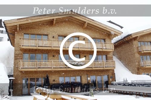 Lech 26februari 2012
Linda de Mol met kinderen Julian en Noah en vriend Jeroen Rietbergen op ski vakantie in Lech. hotel Aurelio
Peter Smulders bv