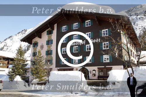 Innsbruck en Lech 18 februari 2012
Prins Friso ligt in het universitair ziekenhuis na zijn ongeluk met lawine in Lech.
Koningin Beatrix en zijn vrouw Prinses Mabel Wisse Smit zoeken hem op. Hotel Post
Peter Smulders bv