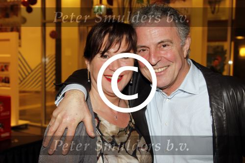 Hoofddorp 6 februari 2012
Premiere eten met vrienden met oa Rick Engelkes Lone v Roosendaal Miryanna v Reeden en Kees Boot in de schouwburg van Hoofddorp. Huub Stapel met zijn vrouw Resie
Peter Smulders bv