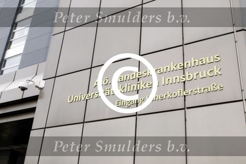 Innsbruck 18 februari 2012
Prins Frisoligt in het universitair ziekenhuis van Innsbruck na zijn ongeluk met lawine. Zijn moeder koningin Beatrix en zijn vrouw prinses Mabel Wisse Smit komen hem opzoeken.
Peter Smulders bv