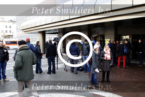 Innsbruck 18 februari 2012
Prins Frisoligt in het universitair ziekenhuis van Innsbruck na zijn ongeluk met lawine. Zijn moeder koningin Beatrix en zijn vrouw prinses Mabel Wisse Smit komen hem opzoeken.
Peter Smulders bv
