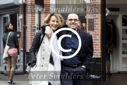 Amsterdam 3 maart 2012
Jaap v Zweden met zijn vrouw Aaltje v Zweden verliefd op de pc hooftstraat.
Peter Smulders bv