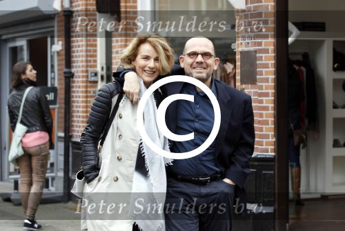 Amsterdam 3 maart 2012
Jaap v Zweden met zijn vrouw Aaltje v Zweden verliefd op de pc hooftstraat.
Peter Smulders bv