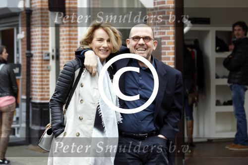 Amsterdam 3 maart 2012
Jaap v Zweden met zijn vrouw Aaltje v Zweden verliefd op de pc hooftstraat.
Peter Smulders bv