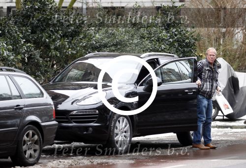Amsterdam 8 februari 2012
Jack Spijkerman rijdt in een Porsche Cayenne Hybride. Dit is de eerste in Nederland.
Peter Smulders bv