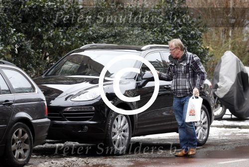 Amsterdam 8 februari 2012
Jack Spijkerman rijdt in een Porsche Cayenne Hybride. Dit is de eerste in Nederland.
Peter Smulders bv
