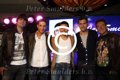Volendam 9 maart 2012
Persconferentei jan Smit ivm 15 jaar artiest en concerten in Ahoy. Jan met Nick en Simon Yes R en Gerard Joling
Peter Smulders bv