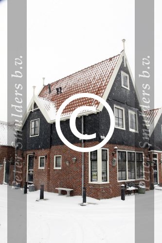 Volendam 3 februari 2012
Huis Jan Tuyp in de sneeuw .
Peter Smulders bv