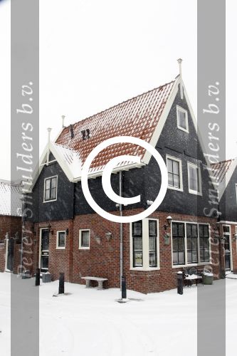 Volendam 3 februari 2012
Huis Jan Tuyp in de sneeuw .
Peter Smulders bv