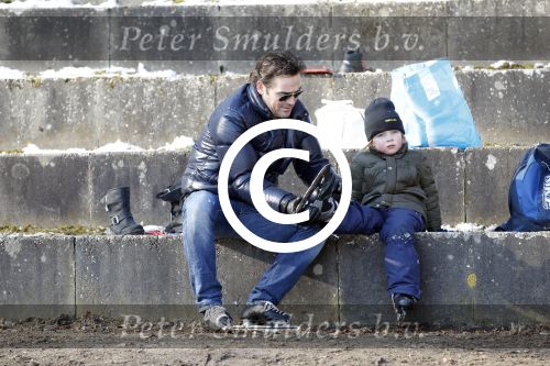 Blaricum 10 februari 2012
Jeroen v d Boom en zijn zoon Luuk aan het schaatsen bij rest Rust Wat.
Peter Smulders bv