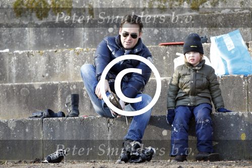 Blaricum 10 februari 2012
Jeroen v d Boom en zijn zoon Luuk aan het schaatsen bij rest Rust Wat.
Peter Smulders bv