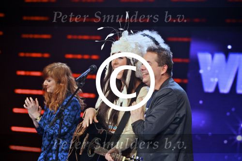 Hilversum 26 februari 2012
Nationaal Songfestival in Studio 24. Met op de foto Joan Franka winnares van het Nationaal Songfestival 2012 in Nederland en haar managers.
Peter Smulders bv