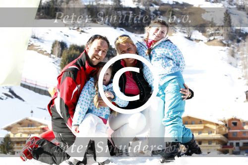 Gerlos 7 maart 2012
Job Nieuwenhuizen (de bus) met vrouw en kinderen skien in Gerlos.
Peter Smulders bv