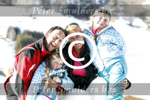 Gerlos 7 maart 2012
Job Nieuwenhuizen (de bus) met vrouw en kinderen skien in Gerlos.
Peter Smulders bv