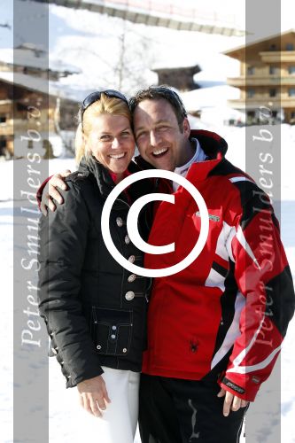 Gerlos 7 maart 2012
Job Nieuwenhuizen (de bus) met vrouw en kinderen skien in Gerlos.
Peter Smulders bv