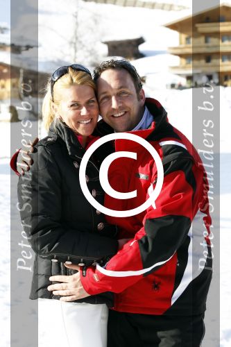 Gerlos 7 maart 2012
Job Nieuwenhuizen (de bus) met vrouw en kinderen skien in Gerlos.
Peter Smulders bv