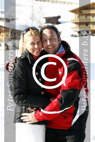 Gerlos 7 maart 2012
Job Nieuwenhuizen (de bus) met vrouw en kinderen skien in Gerlos.
Peter Smulders bv