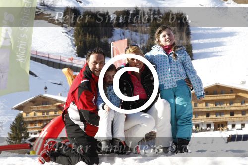 Gerlos 7 maart 2012
Job Nieuwenhuizen (de bus) met vrouw en kinderen skien in Gerlos.
Peter Smulders bv