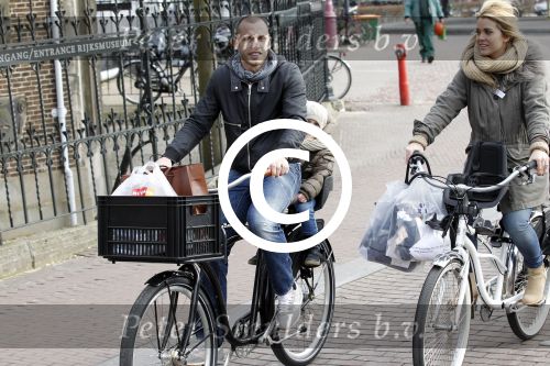 Amsterdam 21 februari 2012
Johnny Charlotte en Jezebel op de fiets in Amsterdam.
Peter Smulders bv