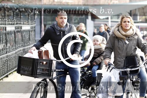 Amsterdam 21 februari 2012
Johnny Charlotte en Jezebel op de fiets in Amsterdam.
Peter Smulders bv