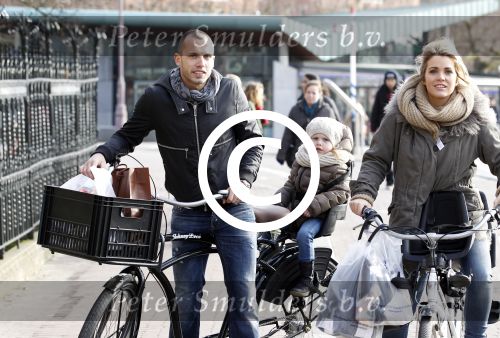 Amsterdam 21 februari 2012
Johnny Charlotte en Jezebel op de fiets in Amsterdam.
Peter Smulders bv