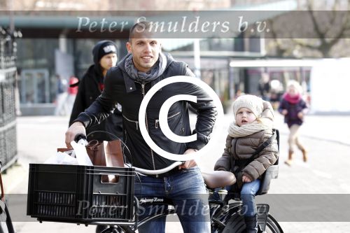 Amsterdam 21 februari 2012
Johnny Charlotte en Jezebel op de fiets in Amsterdam.
Peter Smulders bv