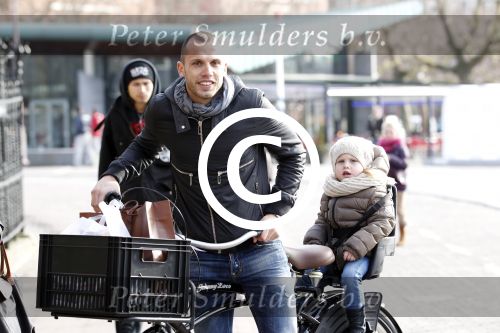 Amsterdam 21 februari 2012
Johnny Charlotte en Jezebel op de fiets in Amsterdam.
Peter Smulders bv