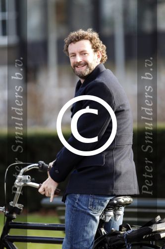 Amsterdam 21 februari 2012
Raymond v d Klundert, Kluun op de fiets in amsterdam.
Peter Smulders bv