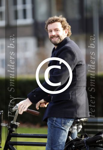 Amsterdam 21 februari 2012
Raymond v d Klundert, Kluun op de fiets in amsterdam.
Peter Smulders bv