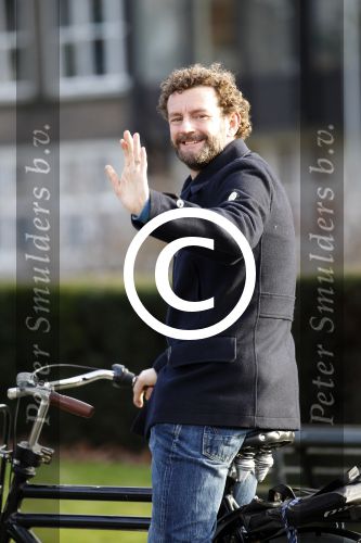 Amsterdam 21 februari 2012
Raymond v d Klundert, Kluun op de fiets in amsterdam.
Peter Smulders bv